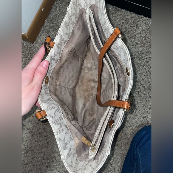 Michael Kors purse - Picture 4 of 7